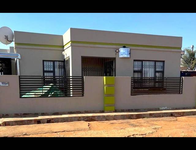 3 BEDROOM HOUSE FOR SALE IN EVATON WEST